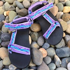 NEW Retro 80s hiking sandals💜